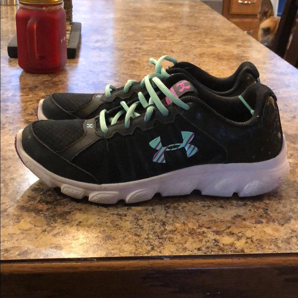 Under Armour Assert 6